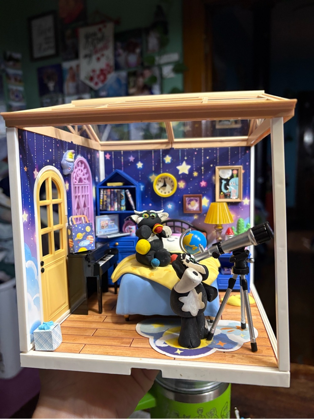 Miniature Cow telescope star glazing Night Sky bedroom Scene